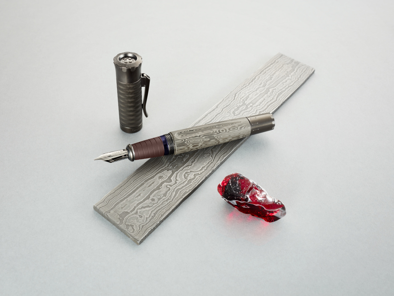 145360_Fountain pen_PotY 2021_Knight_Garnet