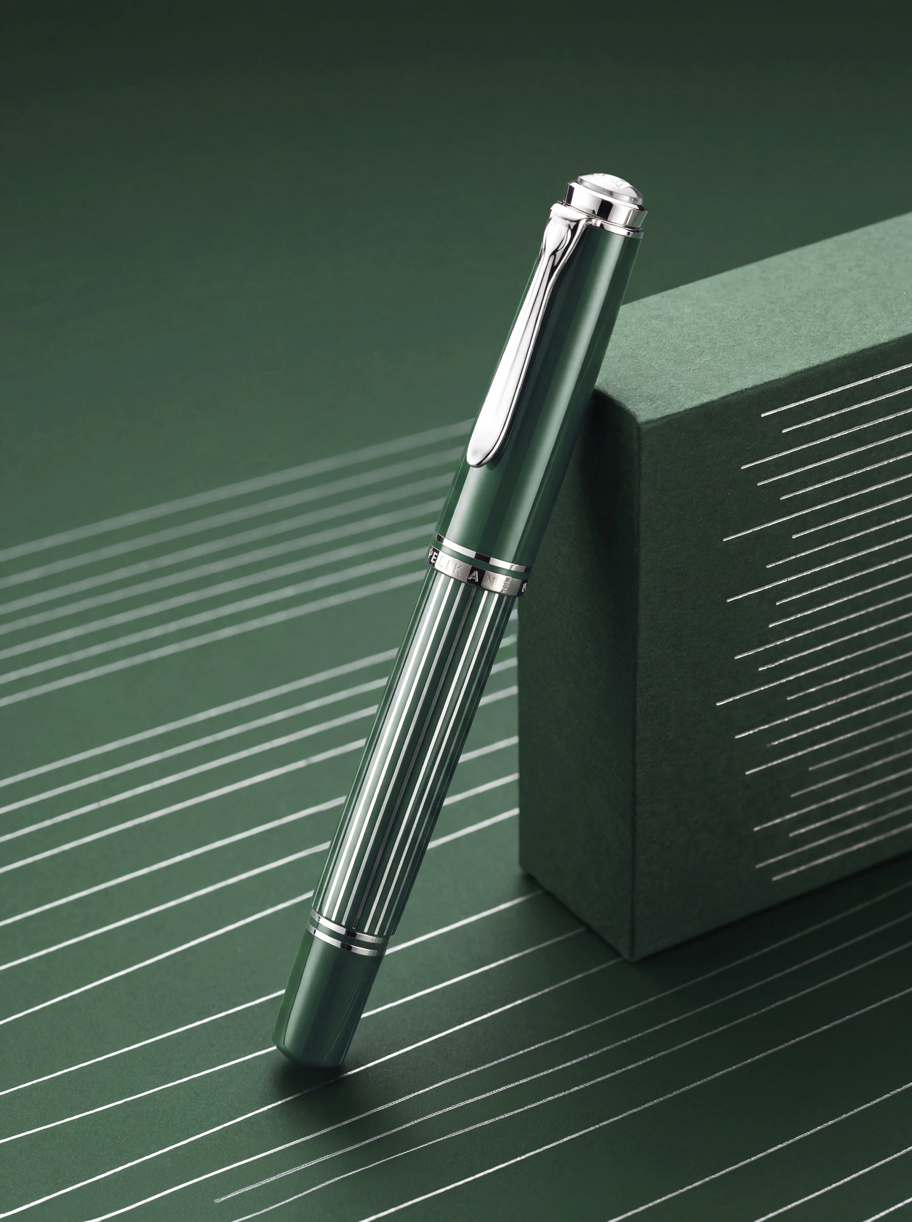 Detail des Pelikan Souverän M815 Metal Striped Green